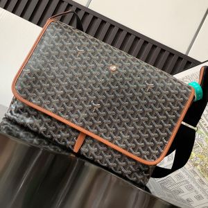 Goyard Capetien MM Messenger Bag In Goyardine Canvas Brown